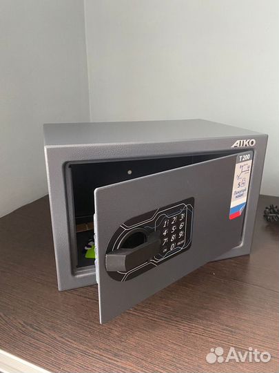 Сейф для пистолета, документов, ценностей