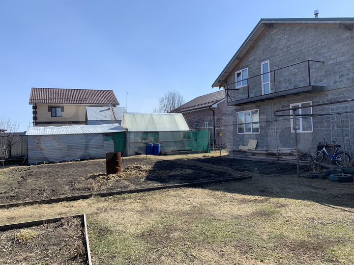 Коттедж 211 м² на участке 12 сот.