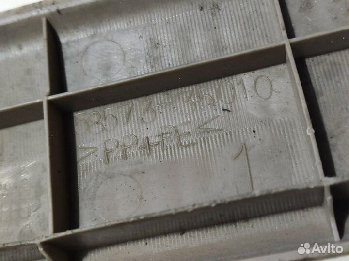 Накладка замка багажника задняя Toyota Hilux Surf