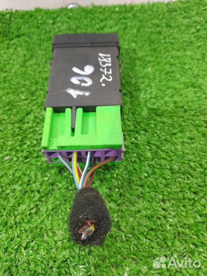 Кнопка подогрева сиденья Skoda Superb седан 1.8