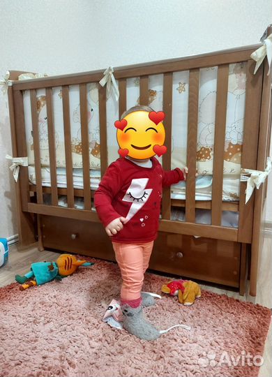 Детская кроватка с маятником и ящиком