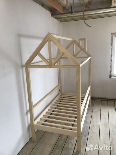 Кроватка-домик