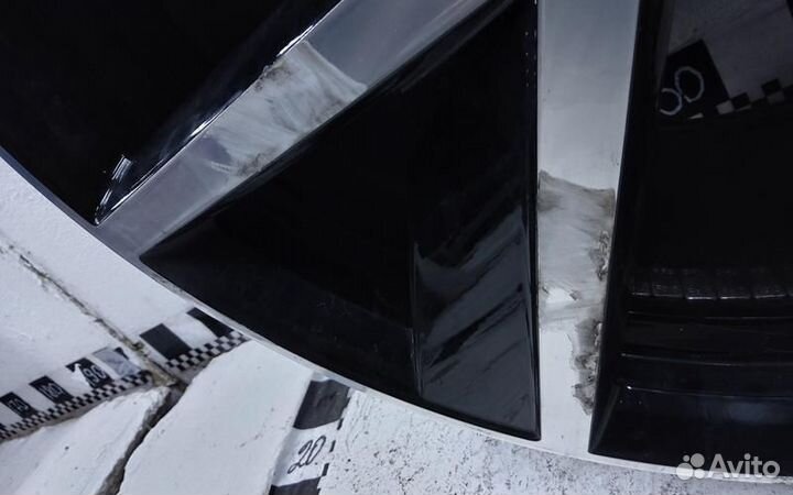 Диск колеса литой Volkswagen Touareg 3 R20