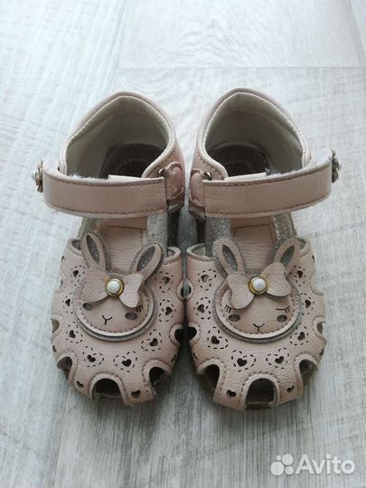 Босоножки для девочки 24