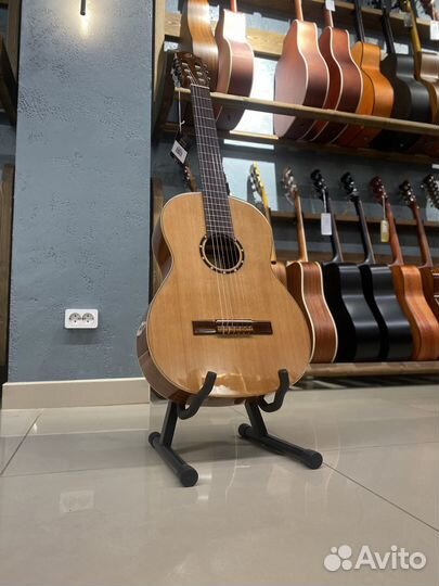 Ortega R122G классическая гитара