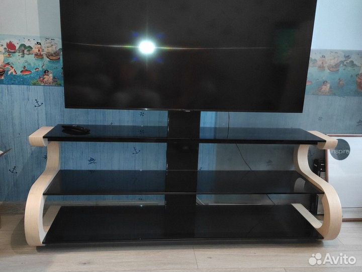 Стеклянная тумба