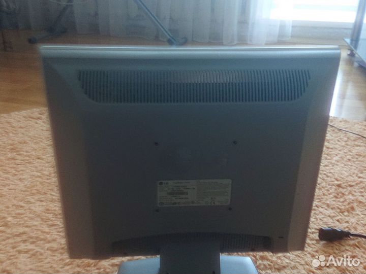Монитор LG Flatron L1715S