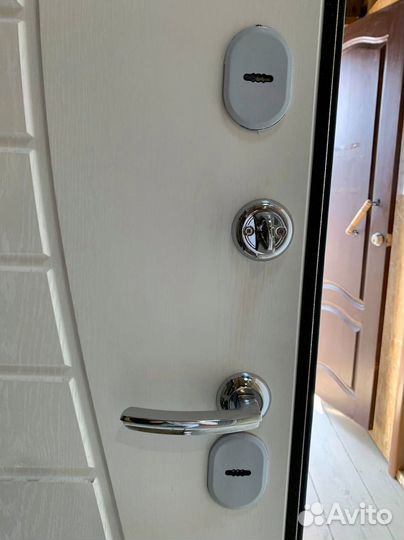 Входная дверь