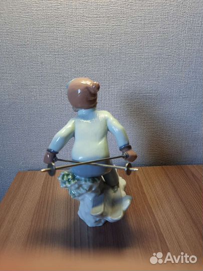 Фарфоровая статуэтка Lladro горнолыжница