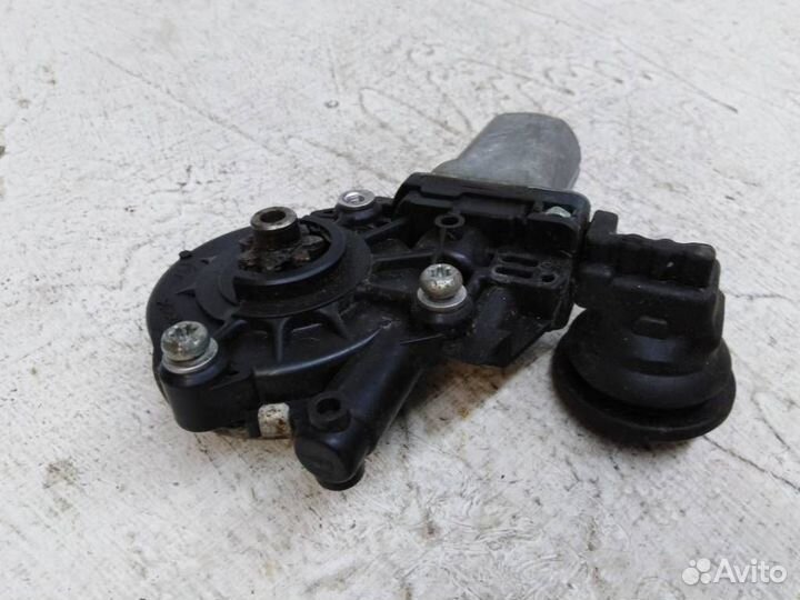 Моторчик переднего правого стеклоподъемника 857103