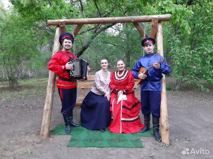 Казачий ансамбль на праздник. Артисты