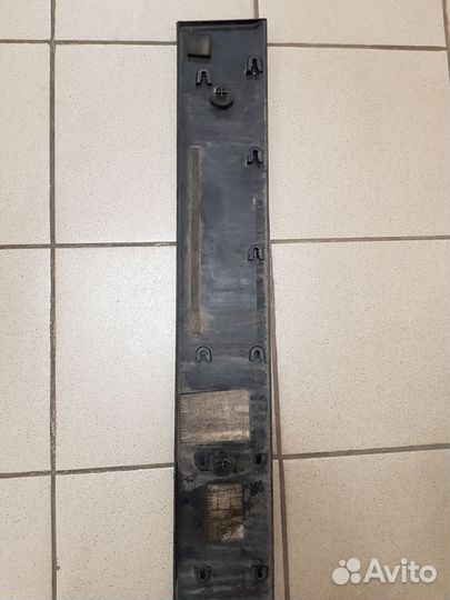 Молдинг двери багажника на Ленд Ровер Дискавери 3