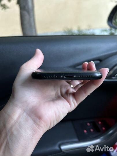 Телефон iPhone XR