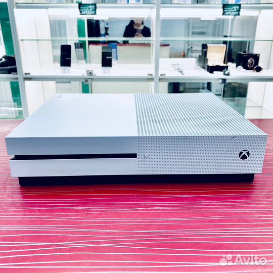 Игровая приставка Microsoft Xbox One S (1681) 1 TB