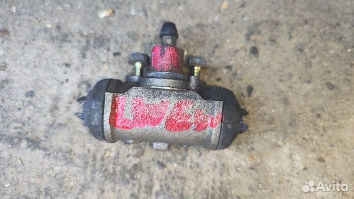 Рабочий тормозной цилиндр задний Mazda Mpv lwew