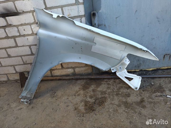 Крыло mitsubishi outlander