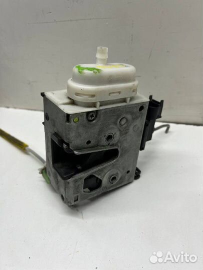 Замок двери передней правой Audi 8L 8L1837016A