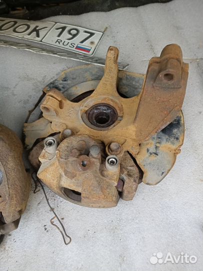 Поворотный кулак mazda 3 bk