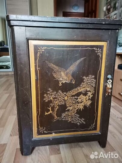 Швейная машинка Китайская Бабочка,резная тумба