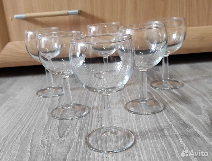 Бокалы, фужеры и рюмки