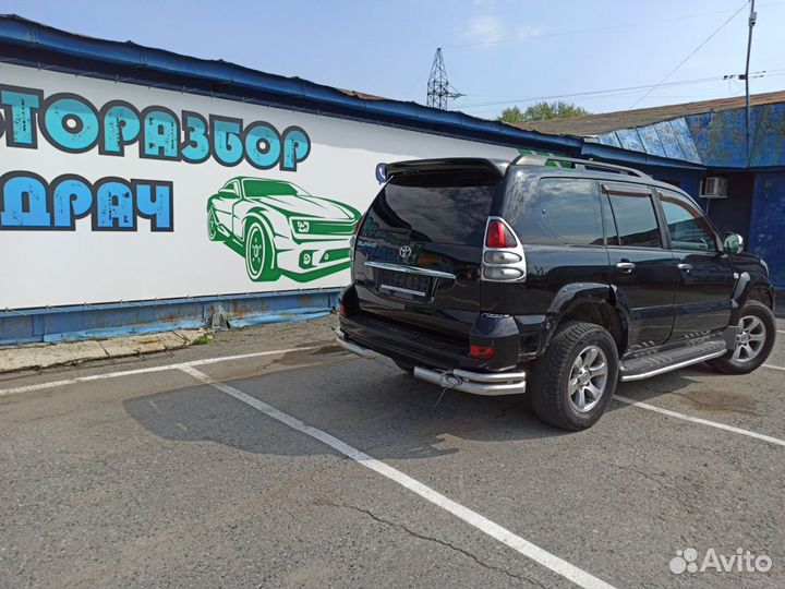 Крепеж молдинга задний правый Toyota Land Cruiser