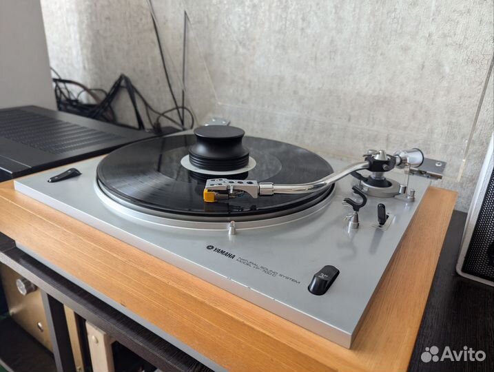 Виниловый проигрыватель Yamaha YP-700C