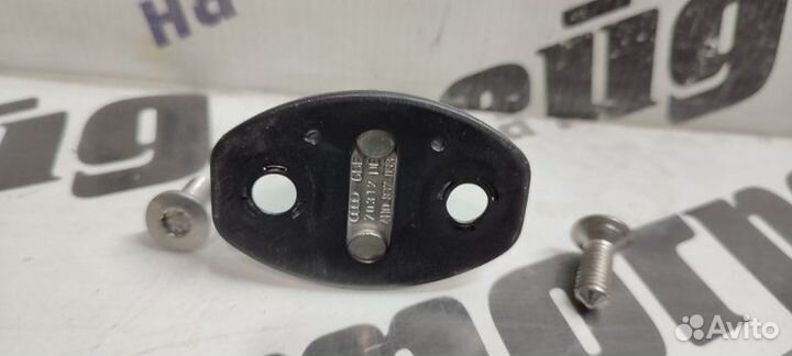 Петля замка двери Audi A7 4G CGW 12.03.2012