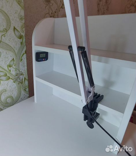 Маникюрный стол с пылесосом