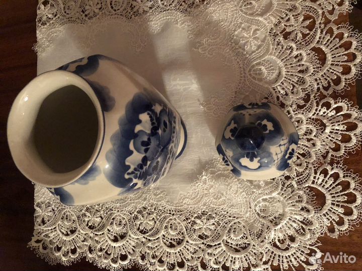 Ваза с крышкой Гжель