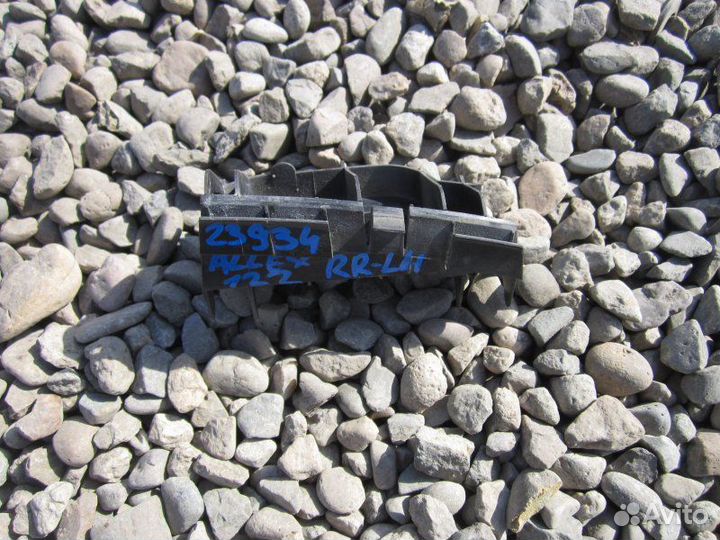 Крепление бампера заднее левое Toyota Allex ZZE122