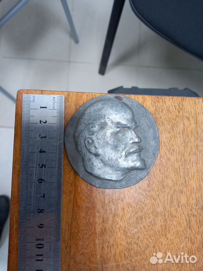 Барельеф Ленин