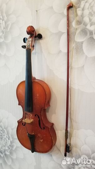 Скрипка на разбор. Стул для пианино