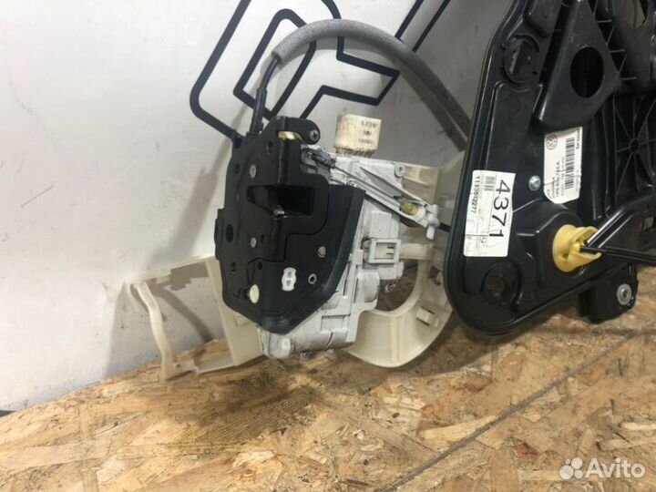 Стеклоподъемник задний правый Volkswagen Touareg 2