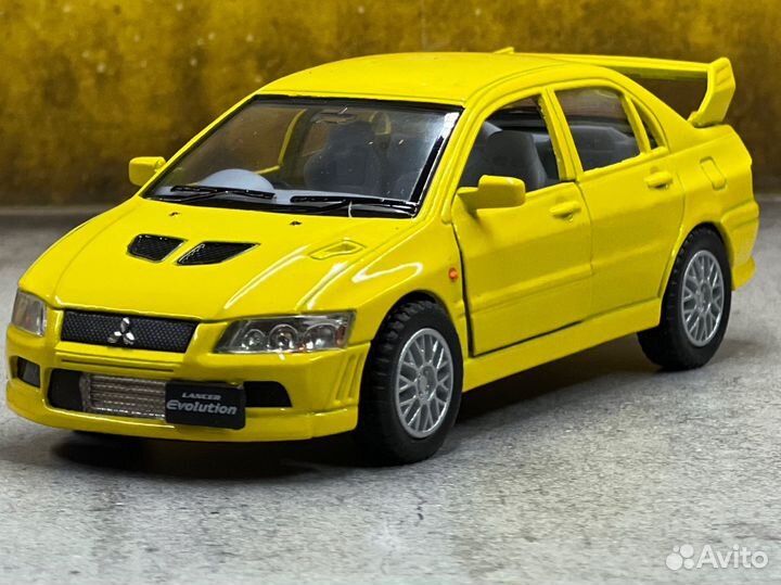 Моделька mitsubishi lancer evo 7 1/36 kinsmart