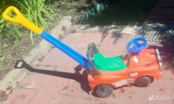 Детская машинка каталка с ручкой