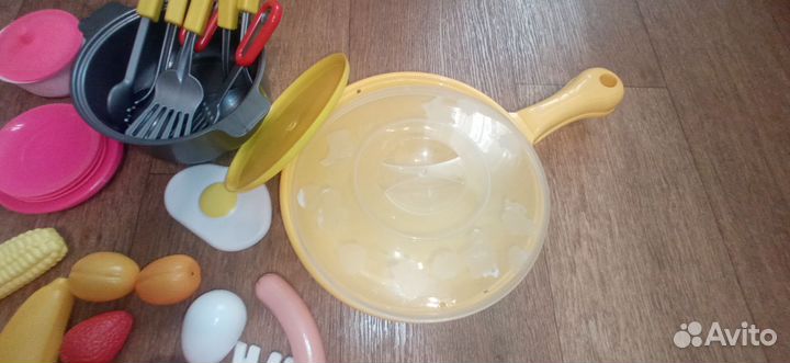 Набор посуды, фрукты, хлеб, овощи