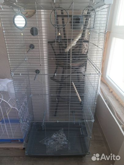 Клетка большая практически новая