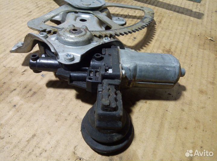 Стеклоподъемник передний правый Toyota Auris