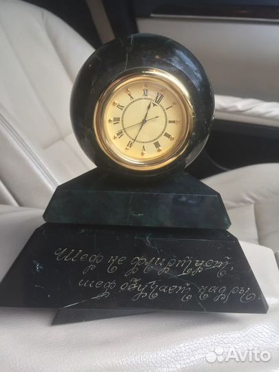 Настольные часы из мрамора