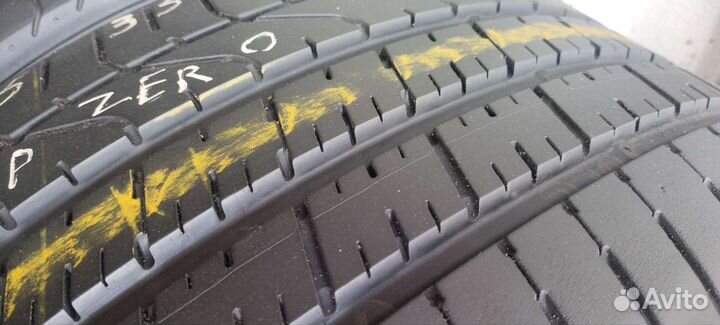 Pirelli P Zero 275/35 R20