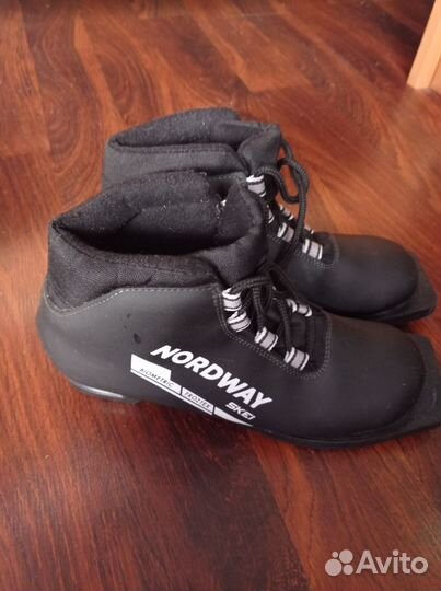 Лыжные ботинки