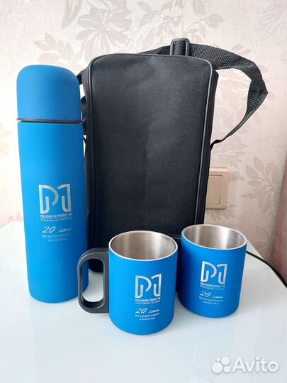 Термос 0,5 с кружками