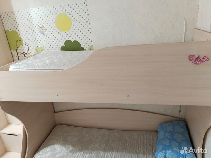 Детская двухъярусная кровать