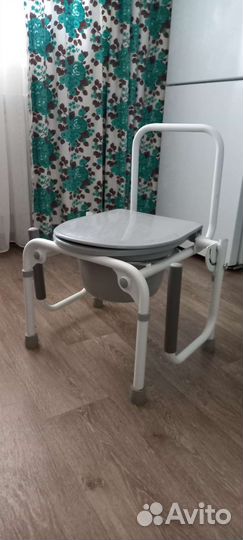 Кресло инвалидное с санитарным оснащением