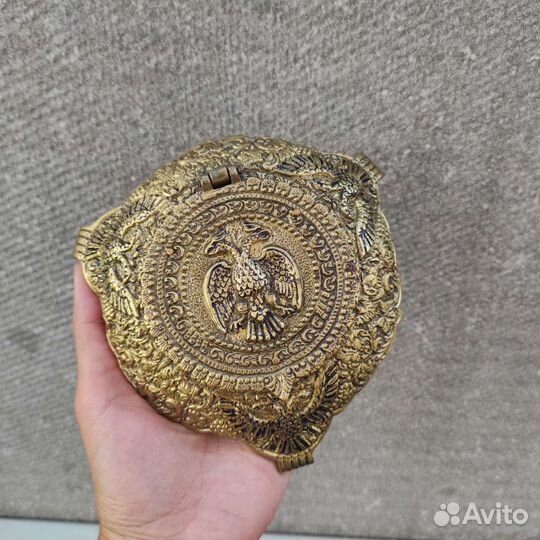 Старинная пудреница бронза