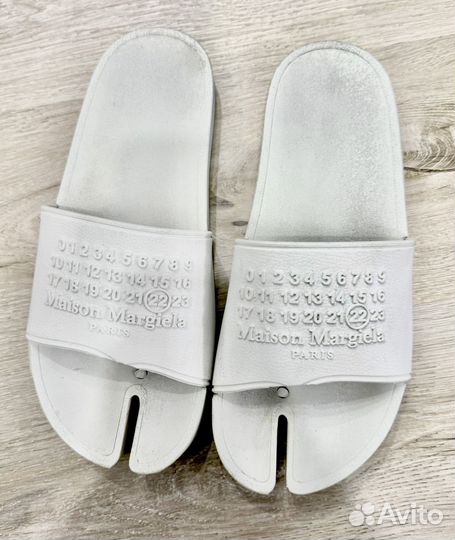 Maison Margiela white logo-embossed tabi slides