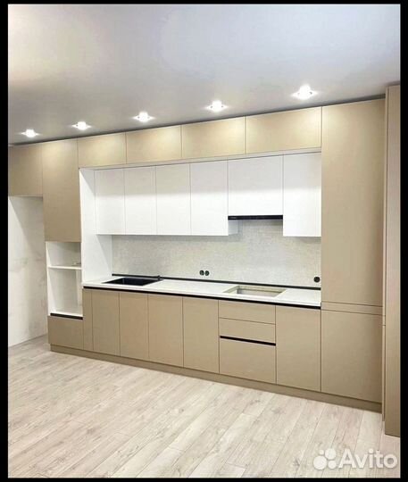 Кухня с барной стойкой