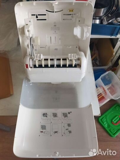 Новый Диспенсер tork Matic для полотенец 55 10 00