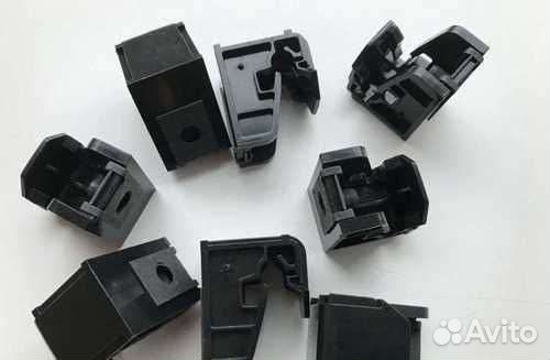 Болт крепления заднего фонаря volkswagen polo. 6r0 941 511. Нижнее крепление фар поло. Крепеж фары фольксваген поло седан. Нижнее крепление фары 6r0941511.