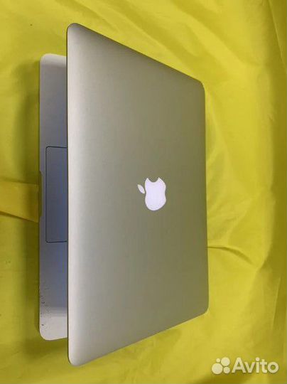 MacBook Pro 13 2015 (16/512) 1 цикл